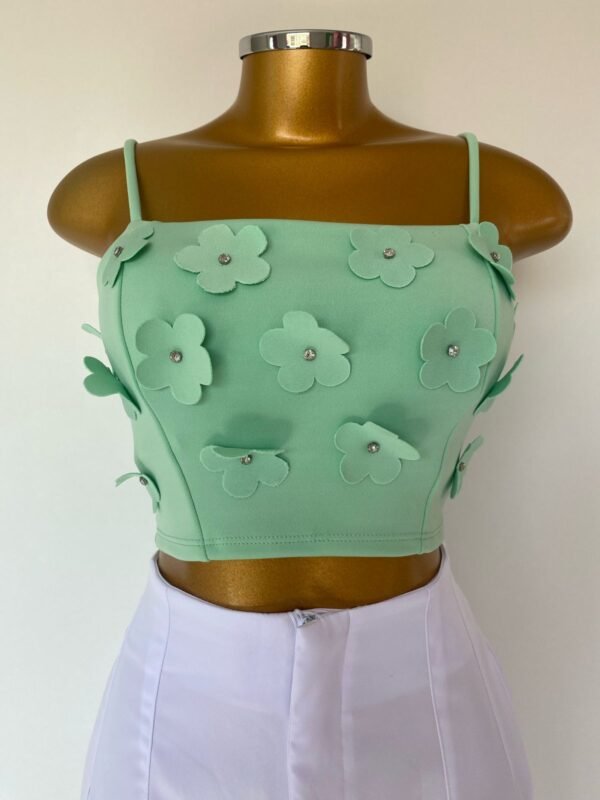 Cropped com Aplicação em Flores