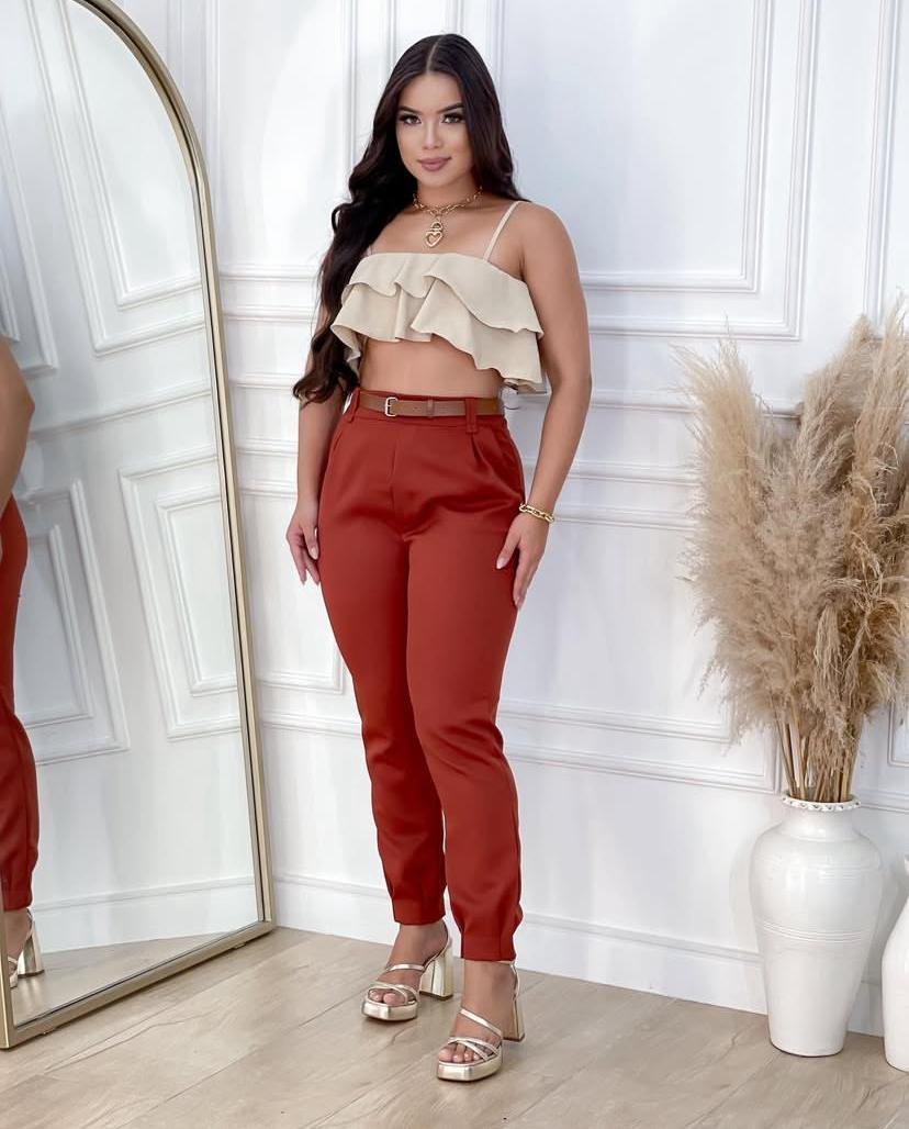 Calça Alfaiataria Modelo Cenoura com Cinto